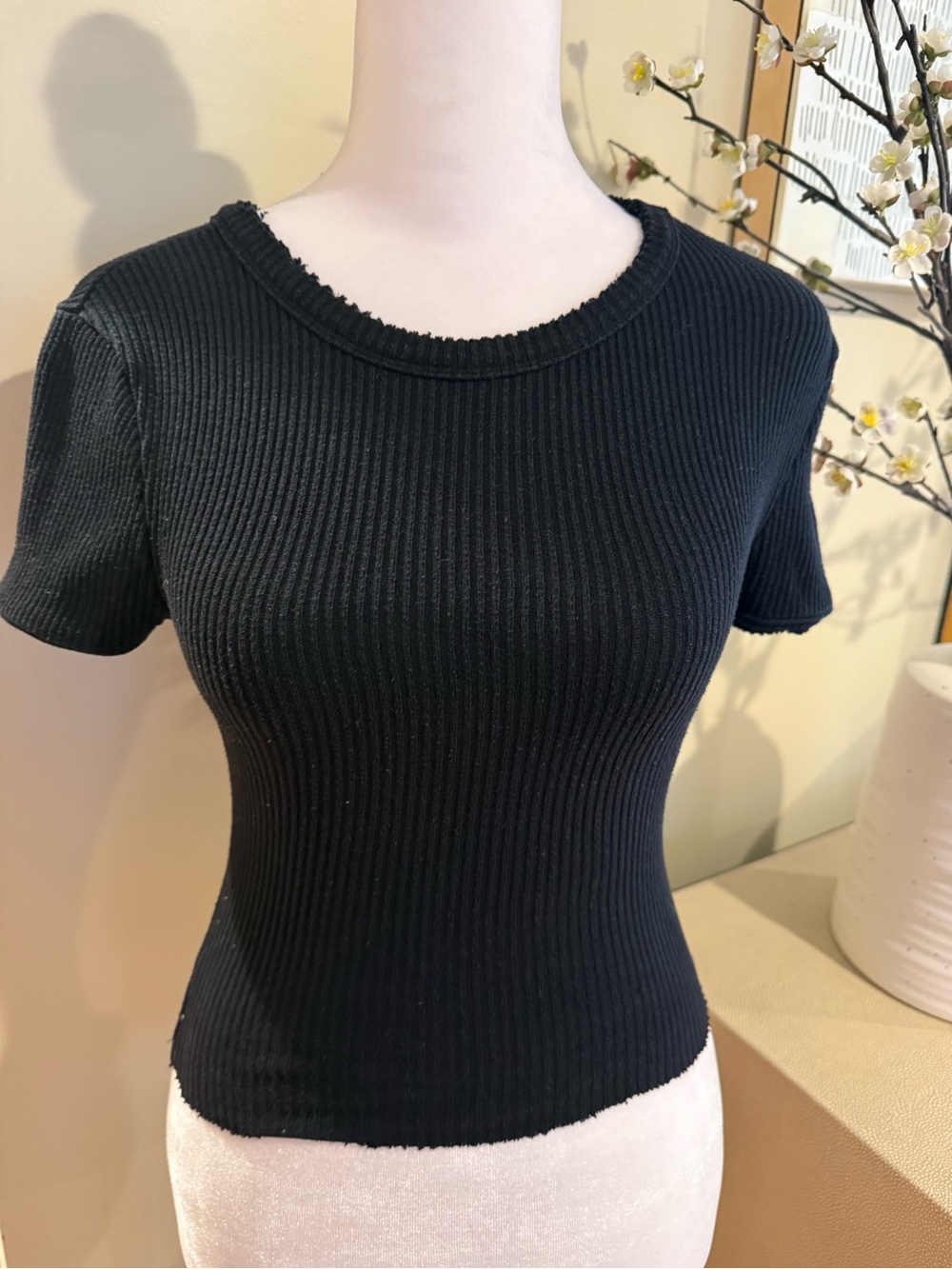 UO Black Ribbed Short Sleeve Women's Top